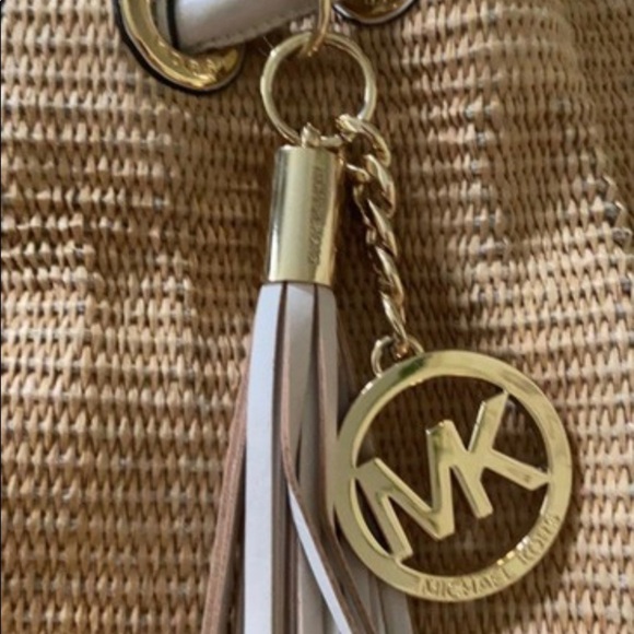 Michael Kors Straw bag with off white leather and gold MK logo and tassel - Picture 2 of 8